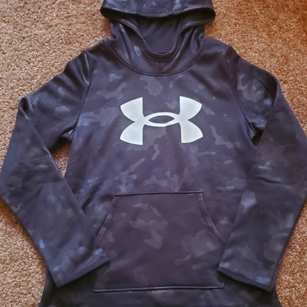 Black camo under armour sweater